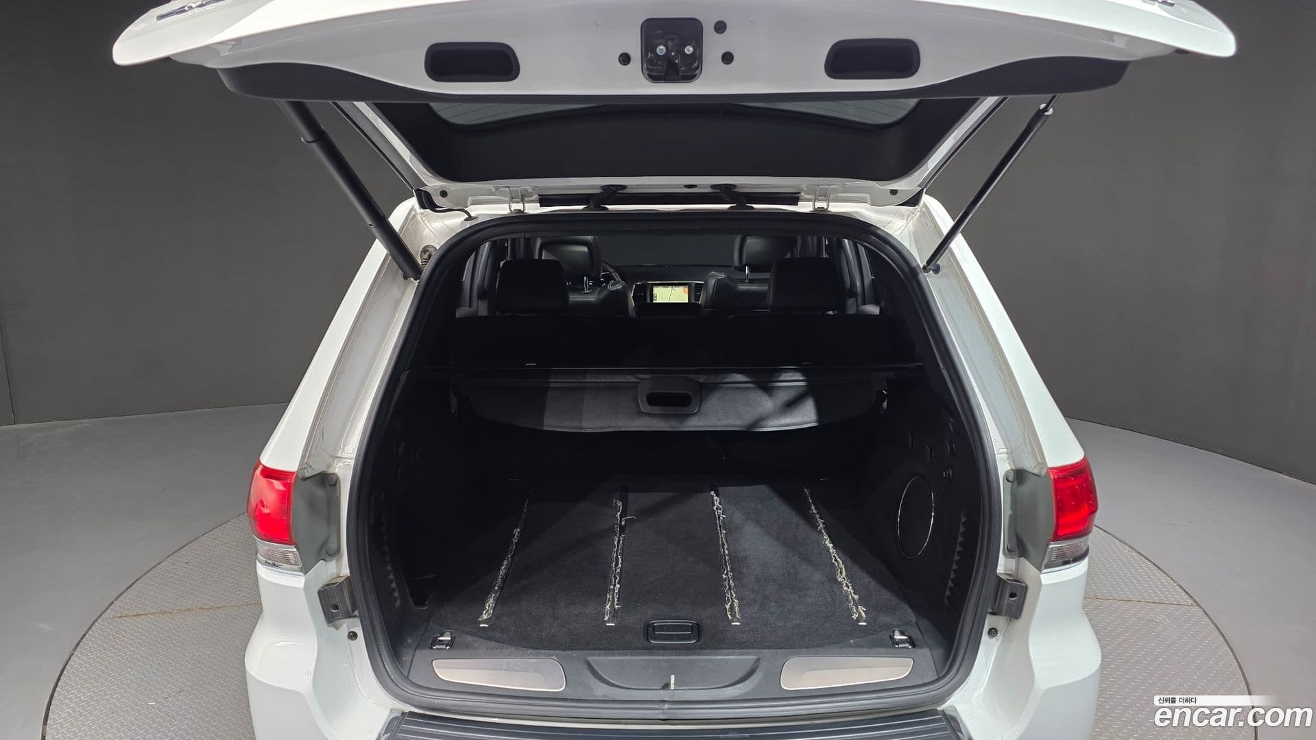 Main__Slider__Photo:Cherokee Jeep 2016.11-19