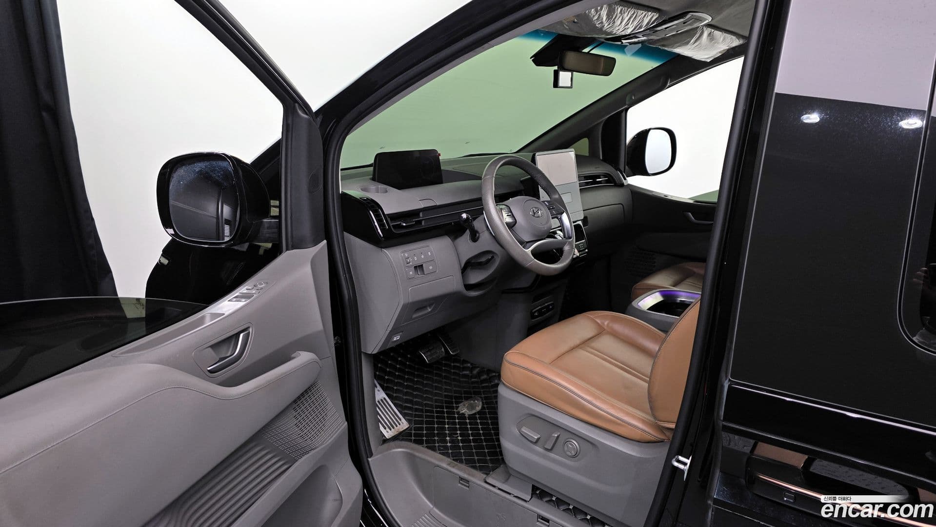 Main__Slider__Photo:Staria Hyundai 2022.0-9