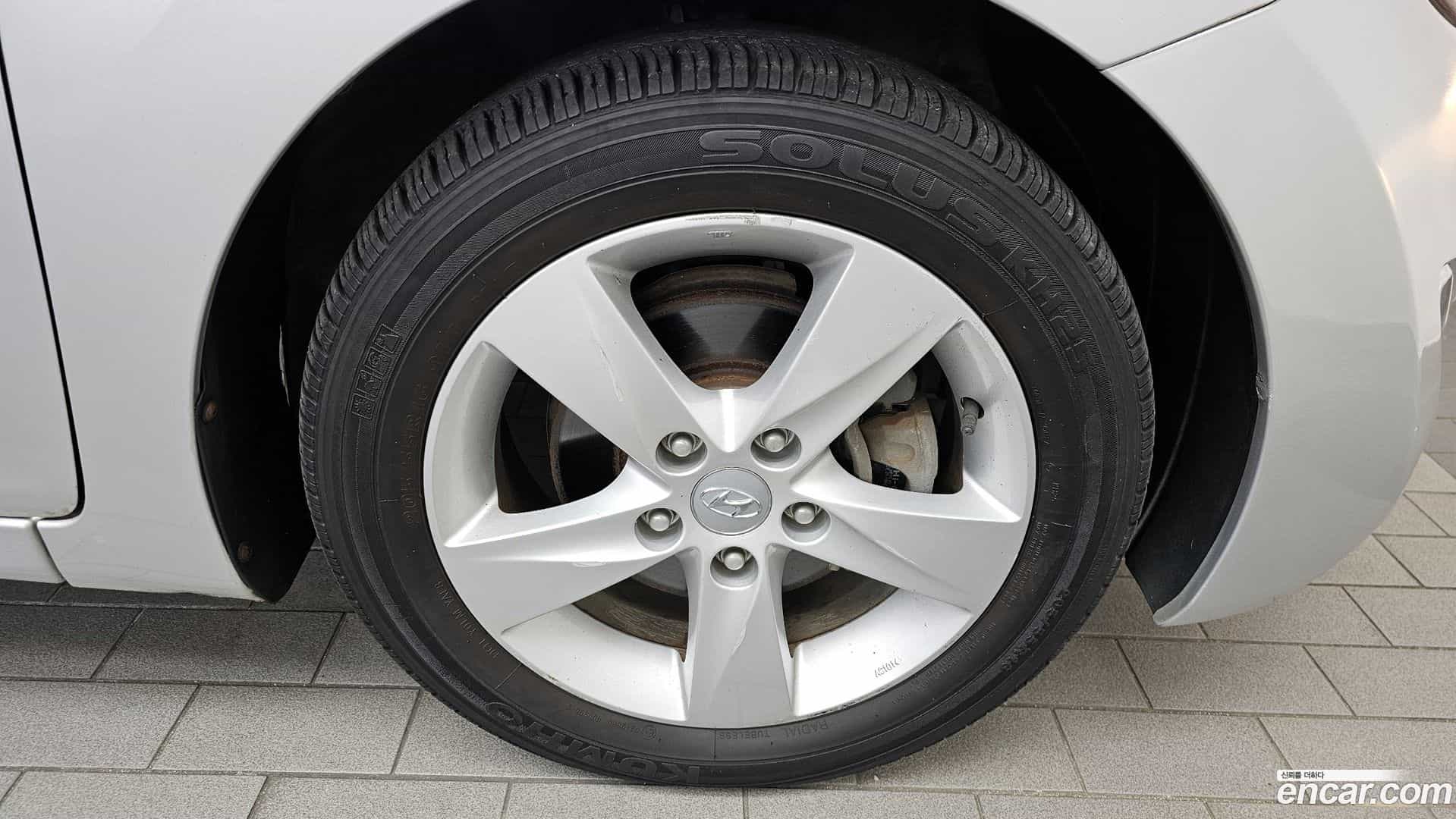 AVANTE Hyundai 2012.6-OUTER-005