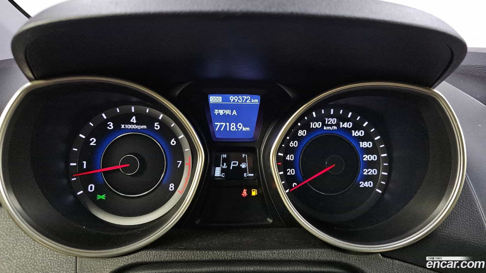 AVANTE Hyundai 2012.6-INNER-008