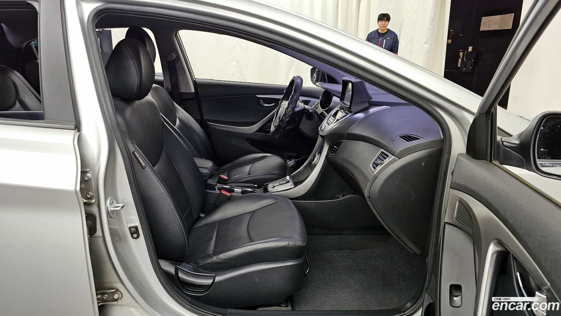 AVANTE Hyundai 2012.6-OPTION-015