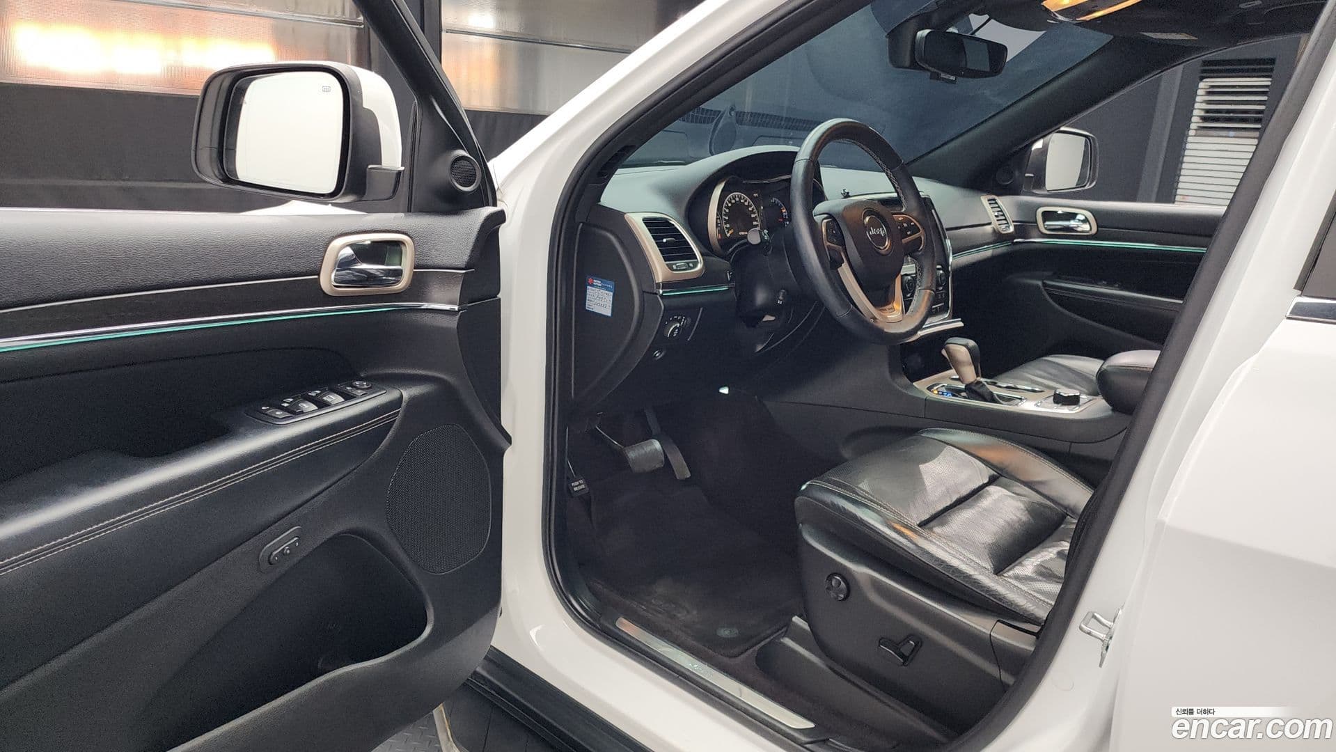 Main__Slider__Photo:Cherokee Jeep 2017.6-9