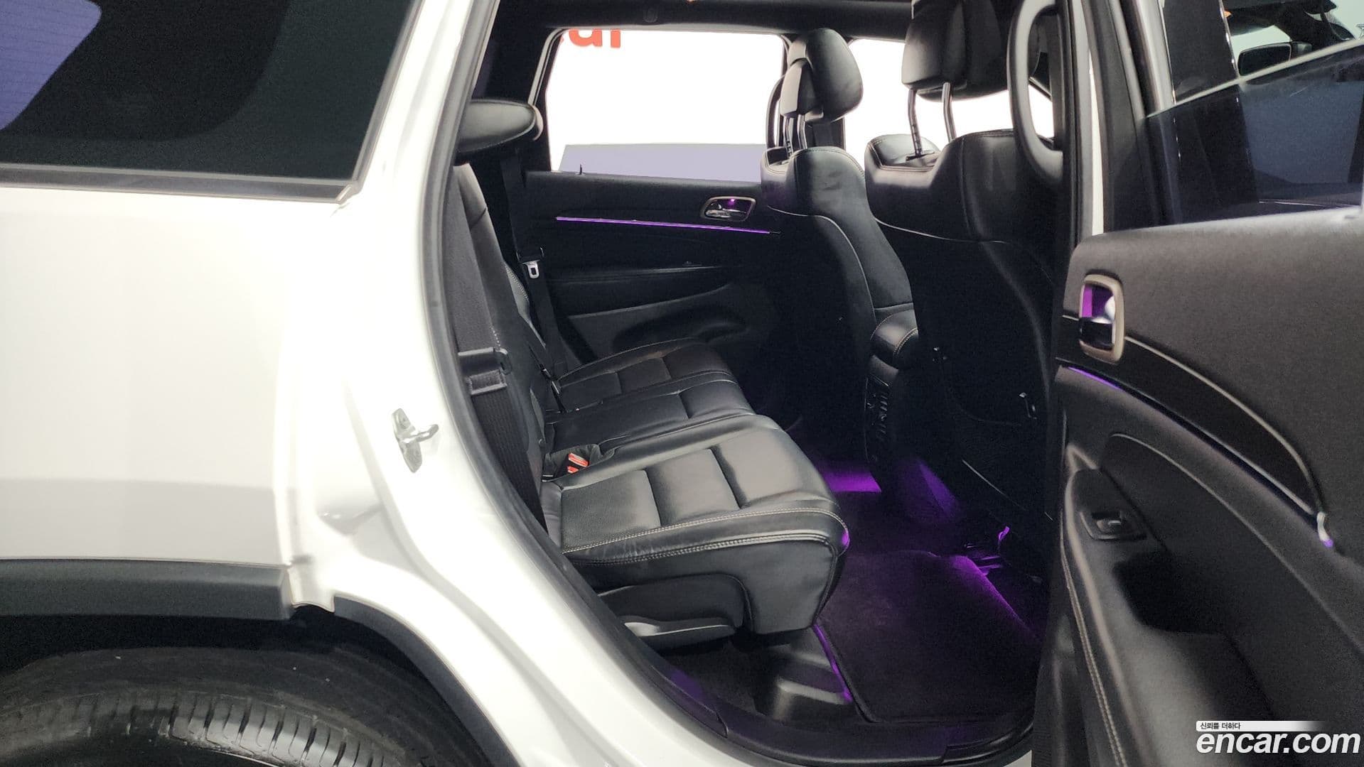 Main__Slider__Photo:Cherokee Jeep 2017.6-11