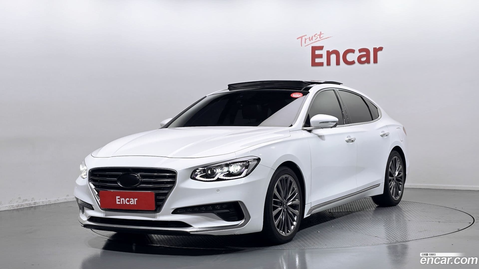 Main__Slider__Photo:Grandeur Hyundai 2017.9-0