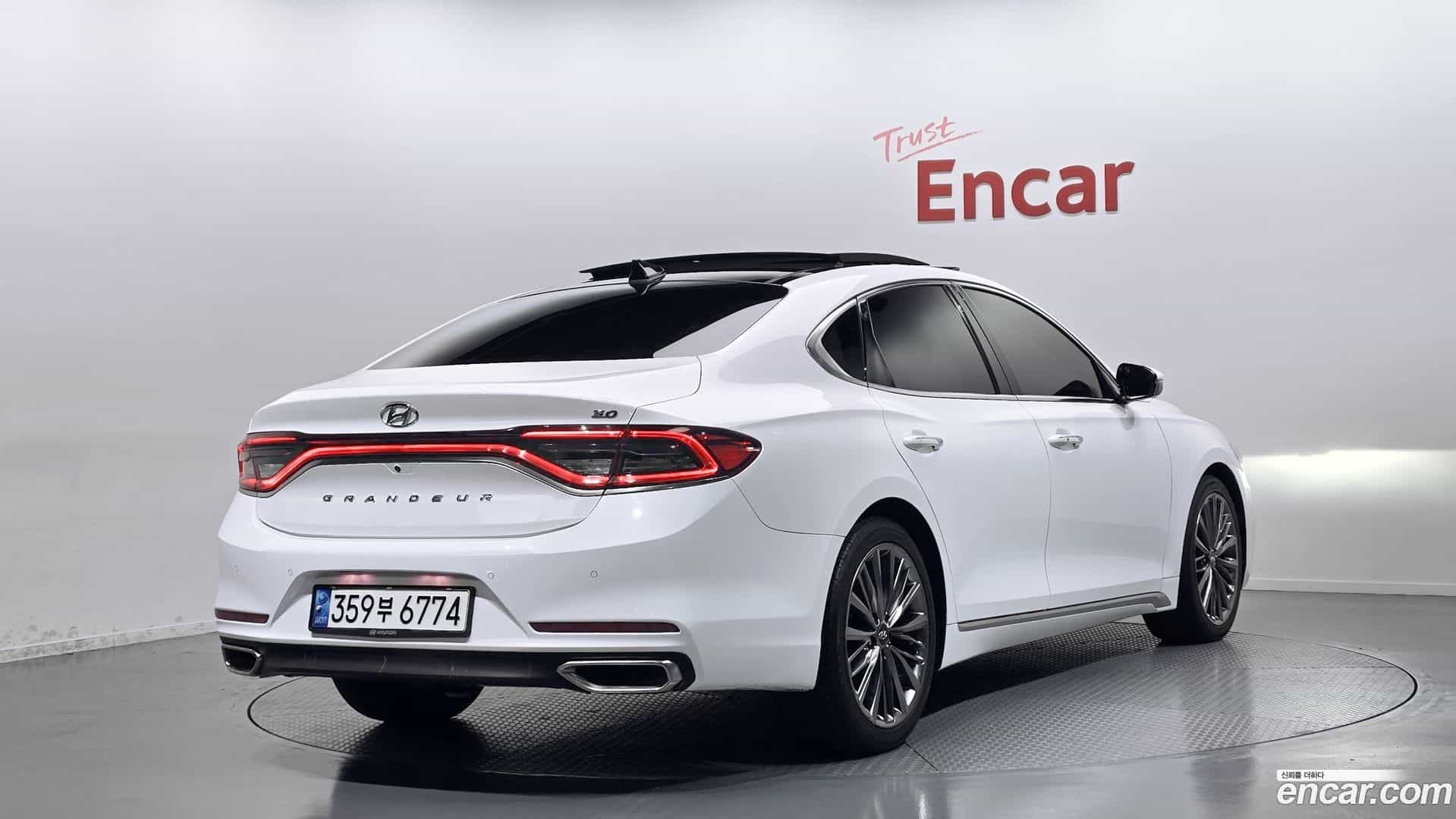 Grandeur Hyundai 2017.9-OUTER-002