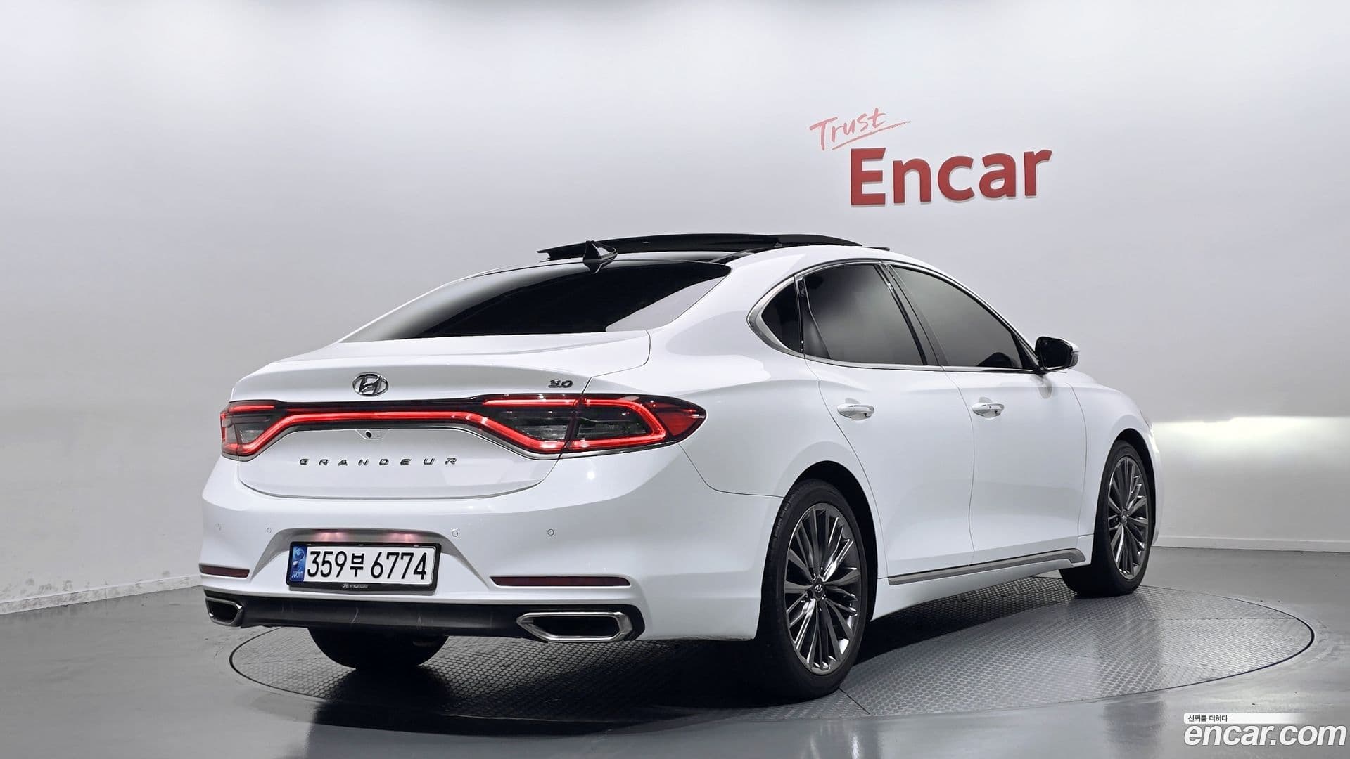 Main__Slider__Photo:Grandeur Hyundai 2017.9-1