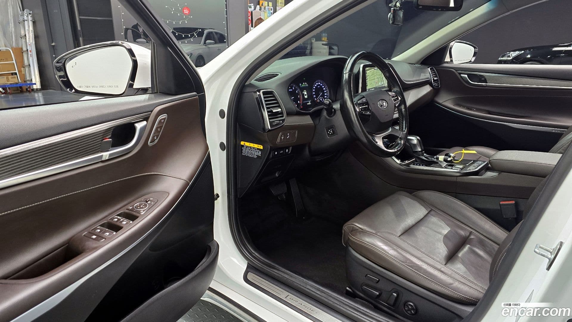 Main__Slider__Photo:Grandeur Hyundai 2017.9-10