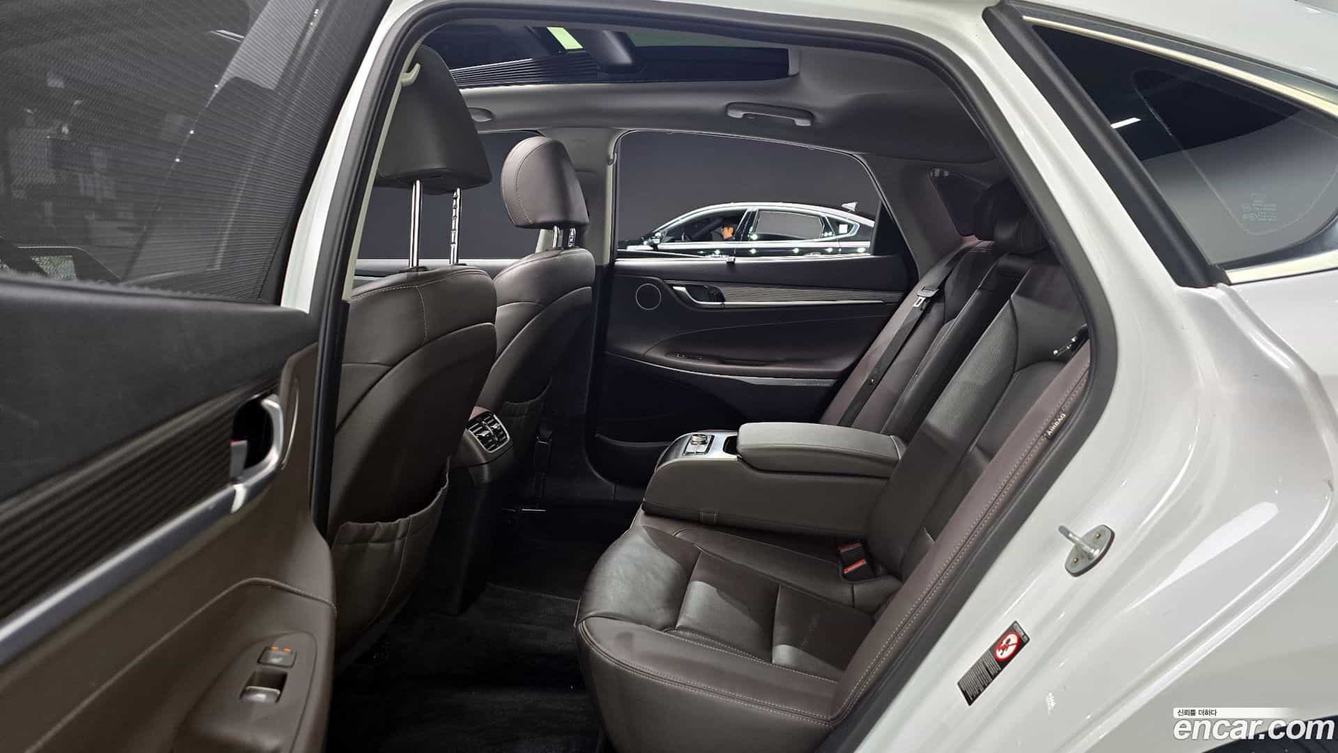 Grandeur Hyundai 2017.9-OPTION-016