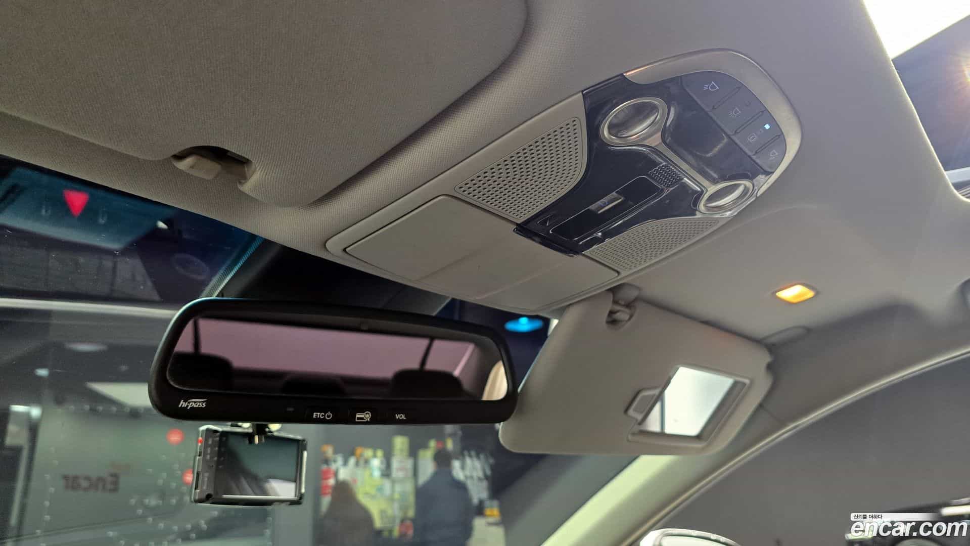 Grandeur Hyundai 2017.9-OPTION-024