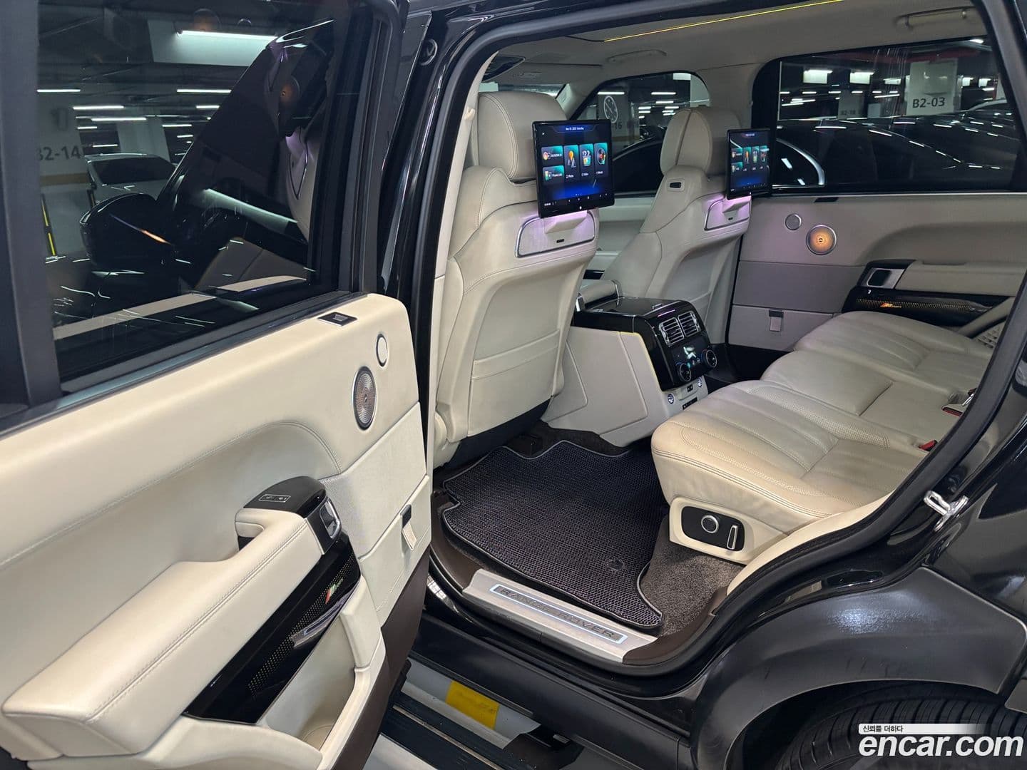 Main__Slider__Photo:Range Rover Land Rover 2016.11-10