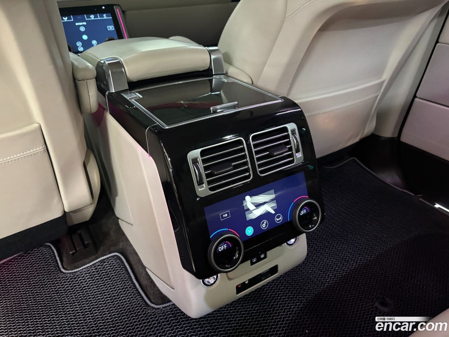 Main__Slider__Photo:Range Rover Land Rover 2016.11-11