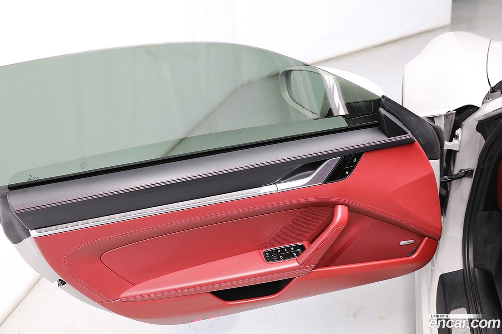 Main__Slider__Photo:911 Porsche 2020.9-7