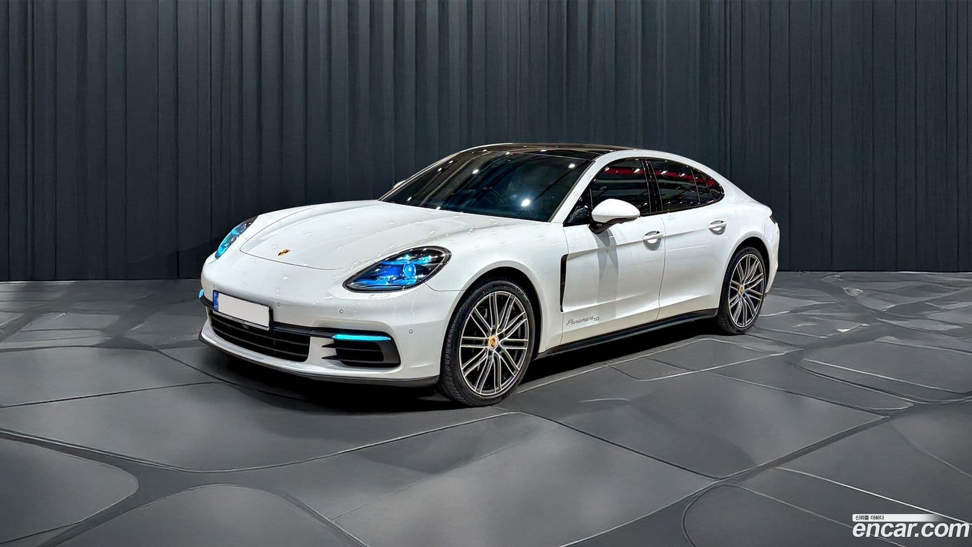 Main__Slider__Photo:Panamera Porsche 2020.7-0