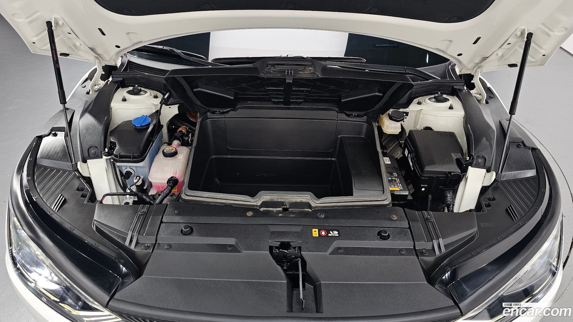 Main__Slider__Photo:EV6 Kia 2022.8-5