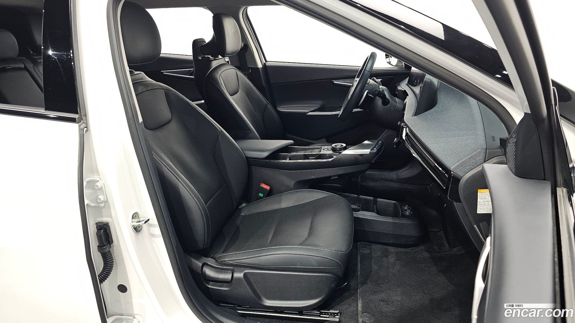 Main__Slider__Photo:EV6 Kia 2022.8-11