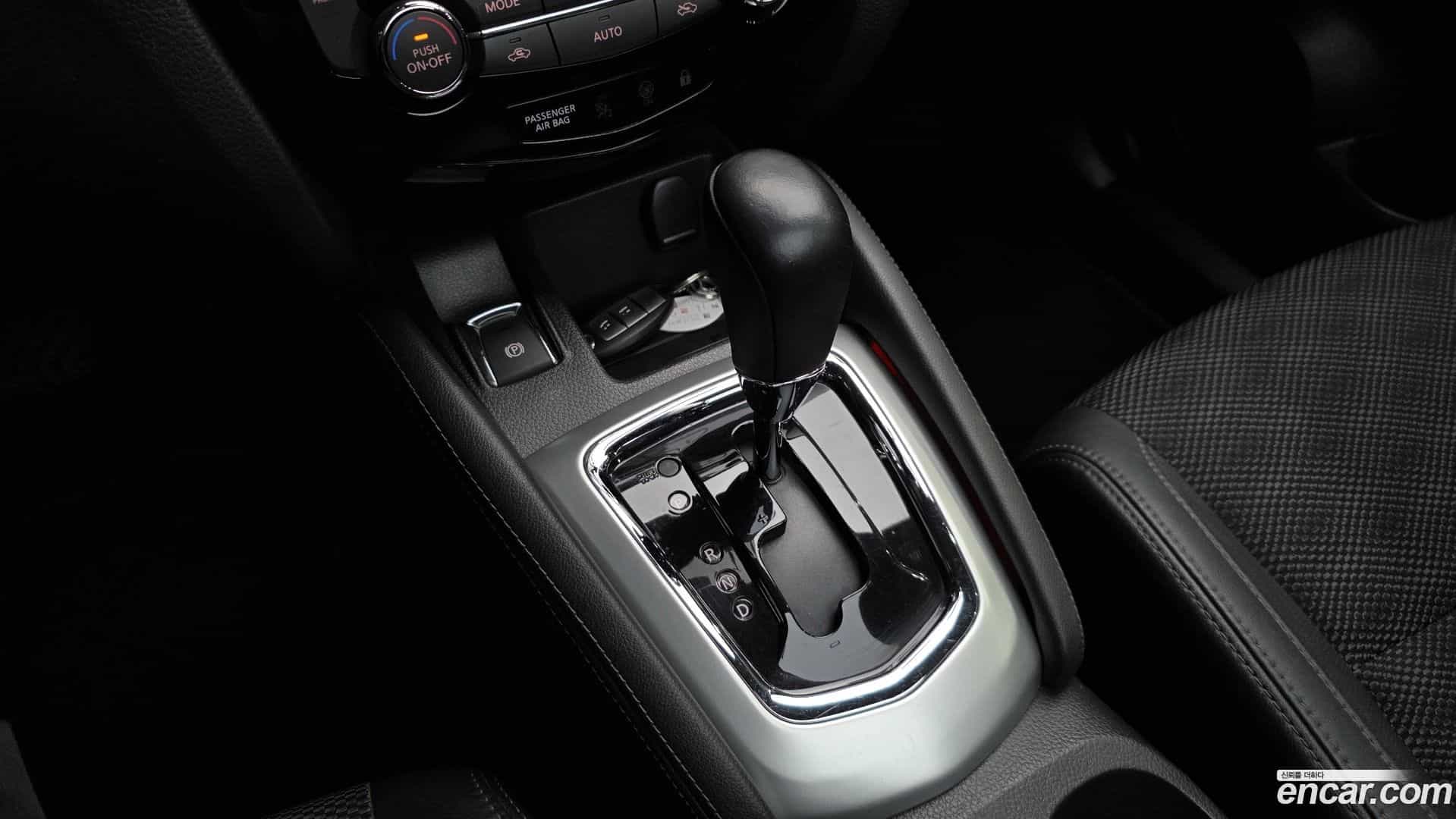 Qashqai Nissan 2016.0-INNER-009