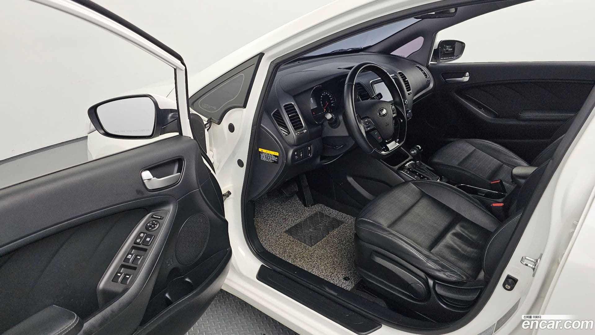 Main__Slider__Photo:K3 Kia 2017.10-9