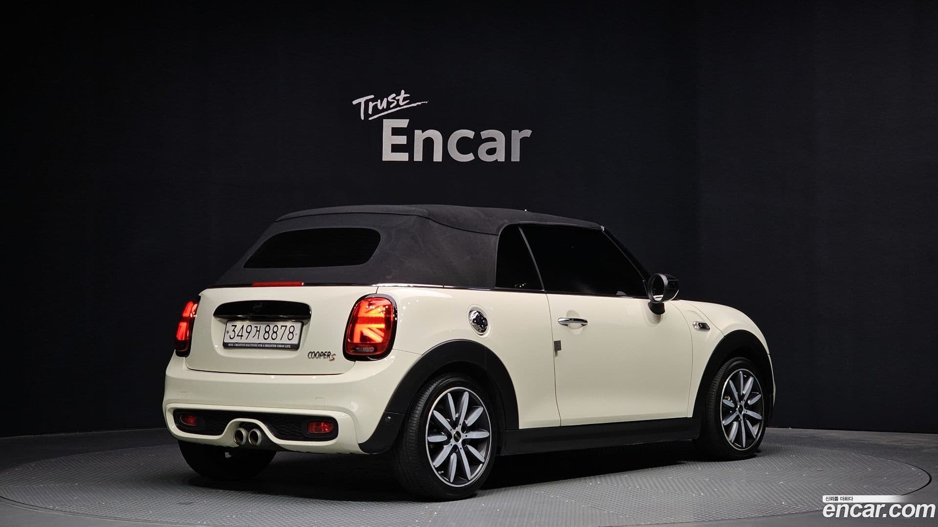 Main__Slider__Photo:Cooper Convertible Mini 2020.5-1