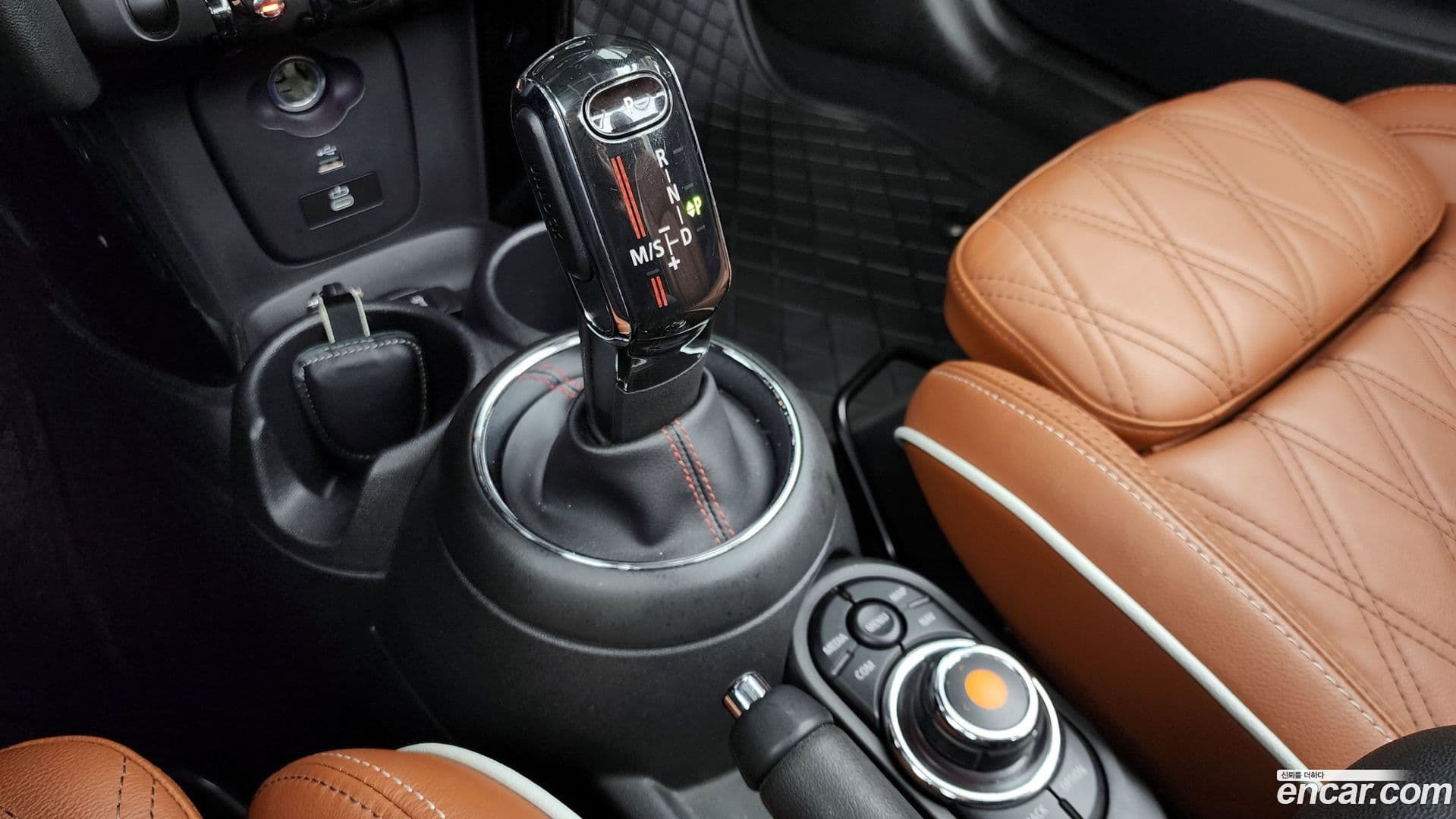 Main__Slider__Photo:Cooper Convertible Mini 2020.5-8