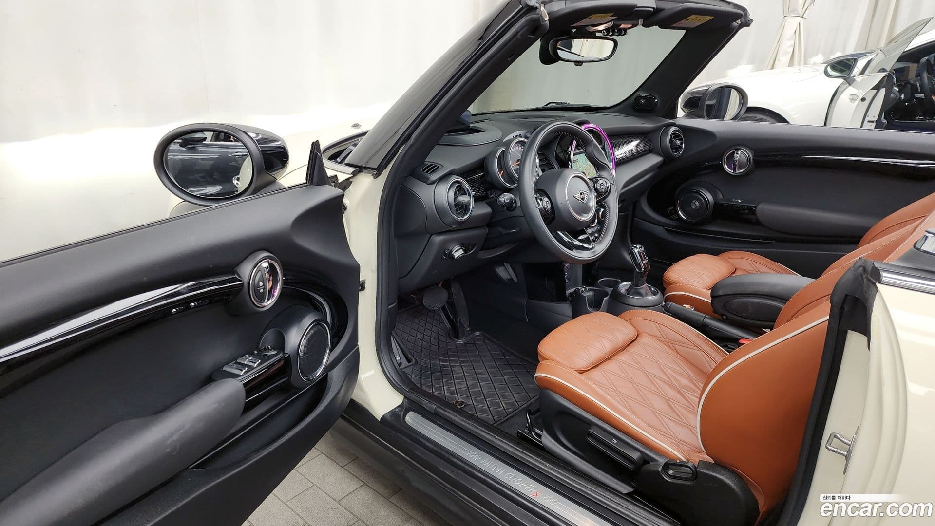 Main__Slider__Photo:Cooper Convertible Mini 2020.5-9