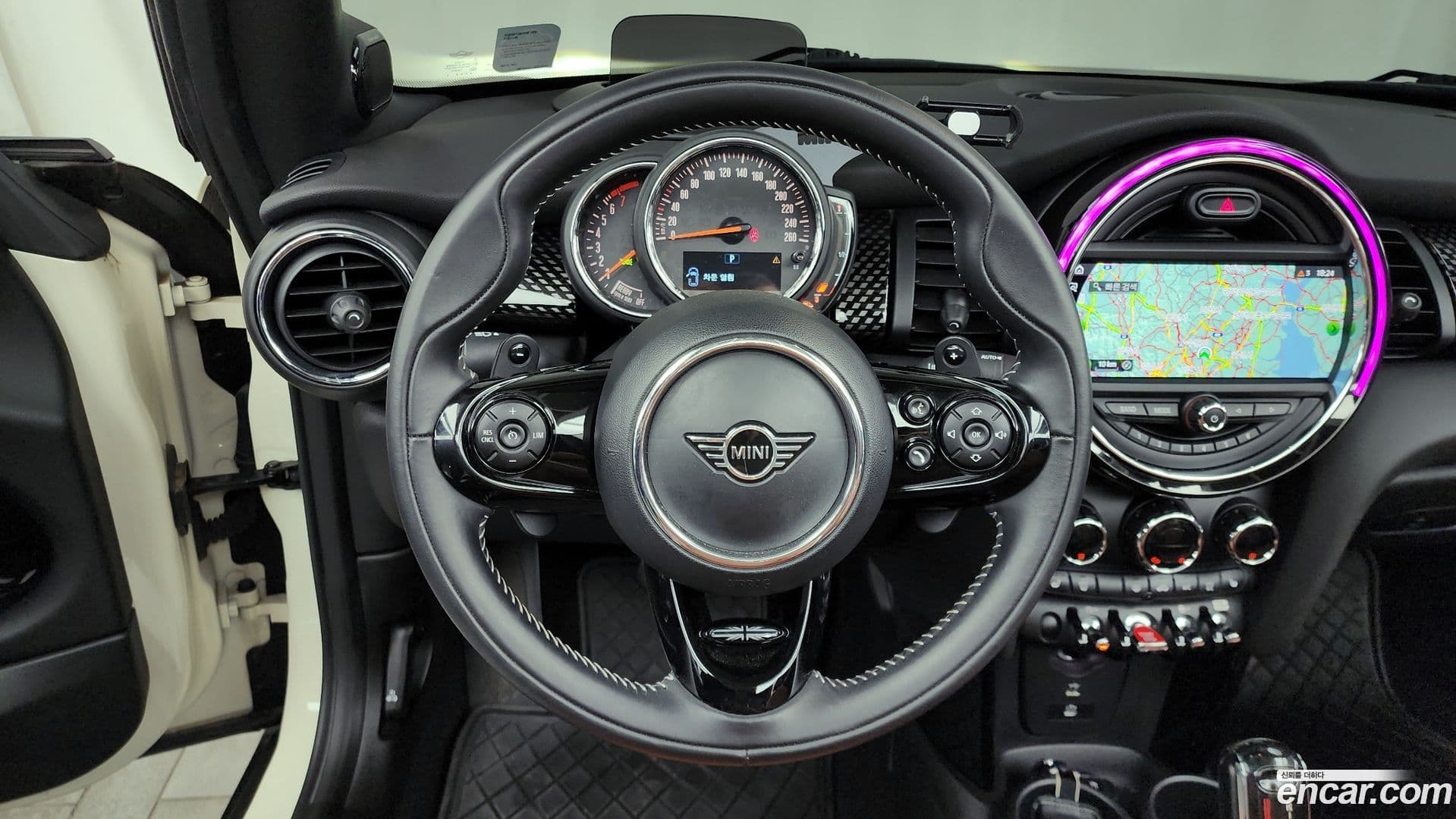 Main__Slider__Photo:Cooper Convertible Mini 2020.5-12