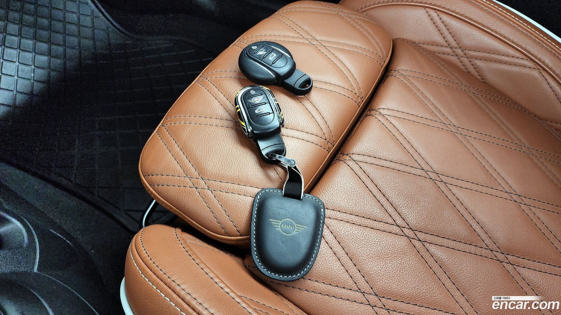 Main__Slider__Photo:Cooper Convertible Mini 2020.5-18