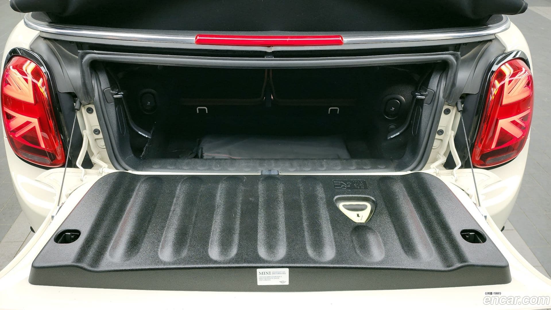 Main__Slider__Photo:Cooper Convertible Mini 2020.5-19