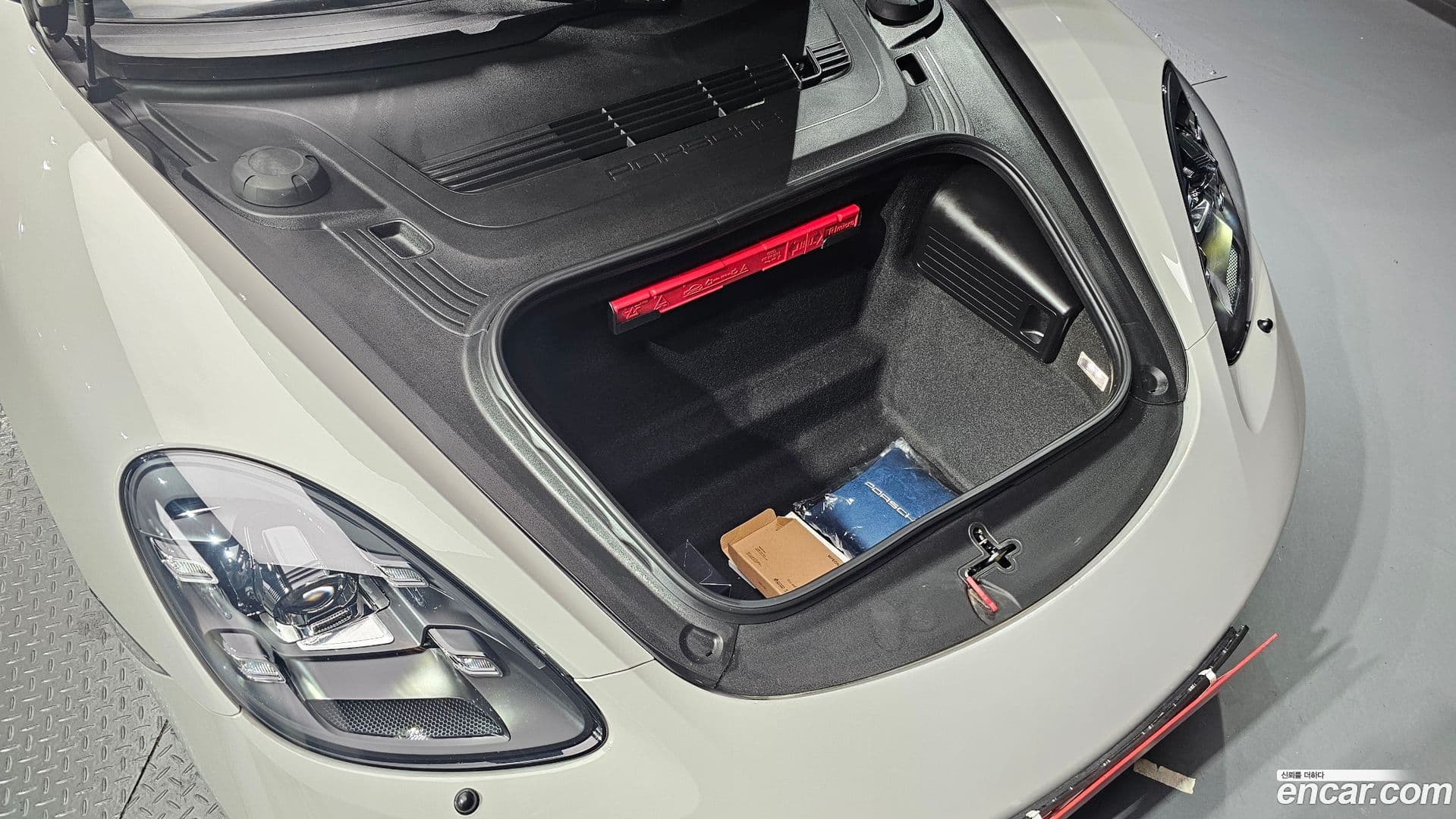 Main__Slider__Photo:718 Porsche 2022.4-5