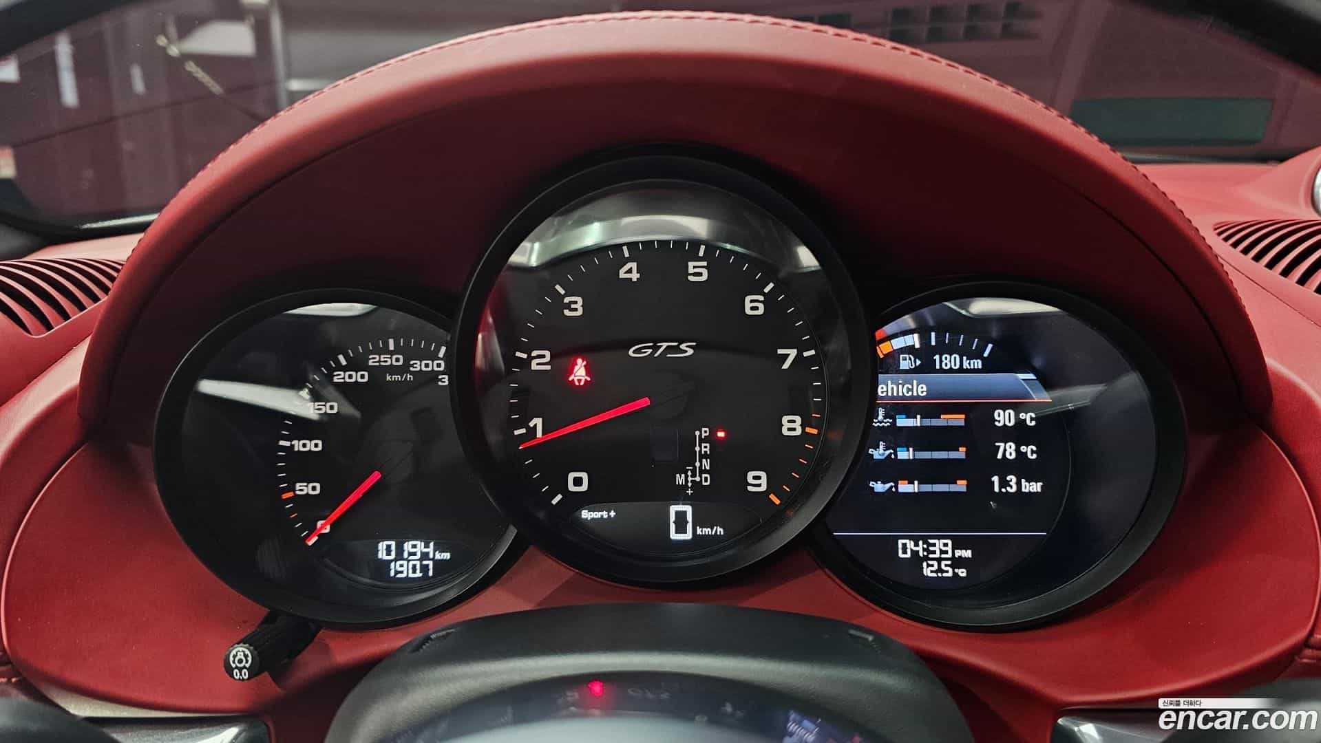 718 Porsche 2022.4-INNER-008