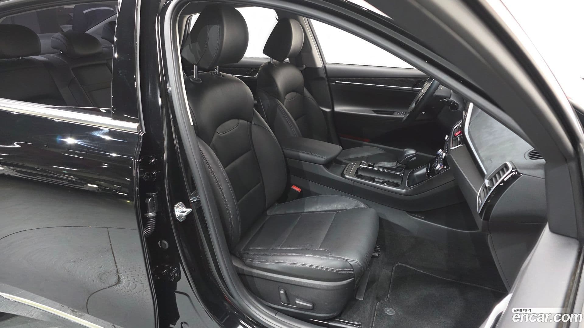 Main__Slider__Photo:Grandeur Hyundai 2018.2-9