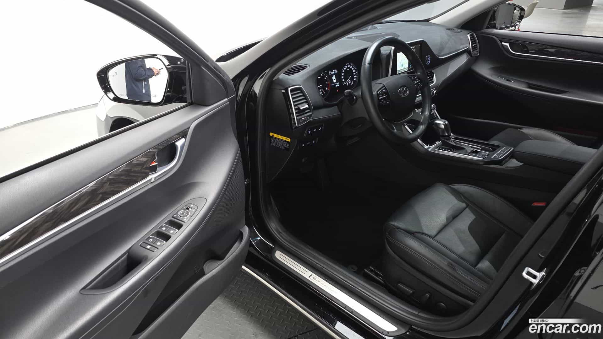 Grandeur Hyundai 2018.2-OPTION-016