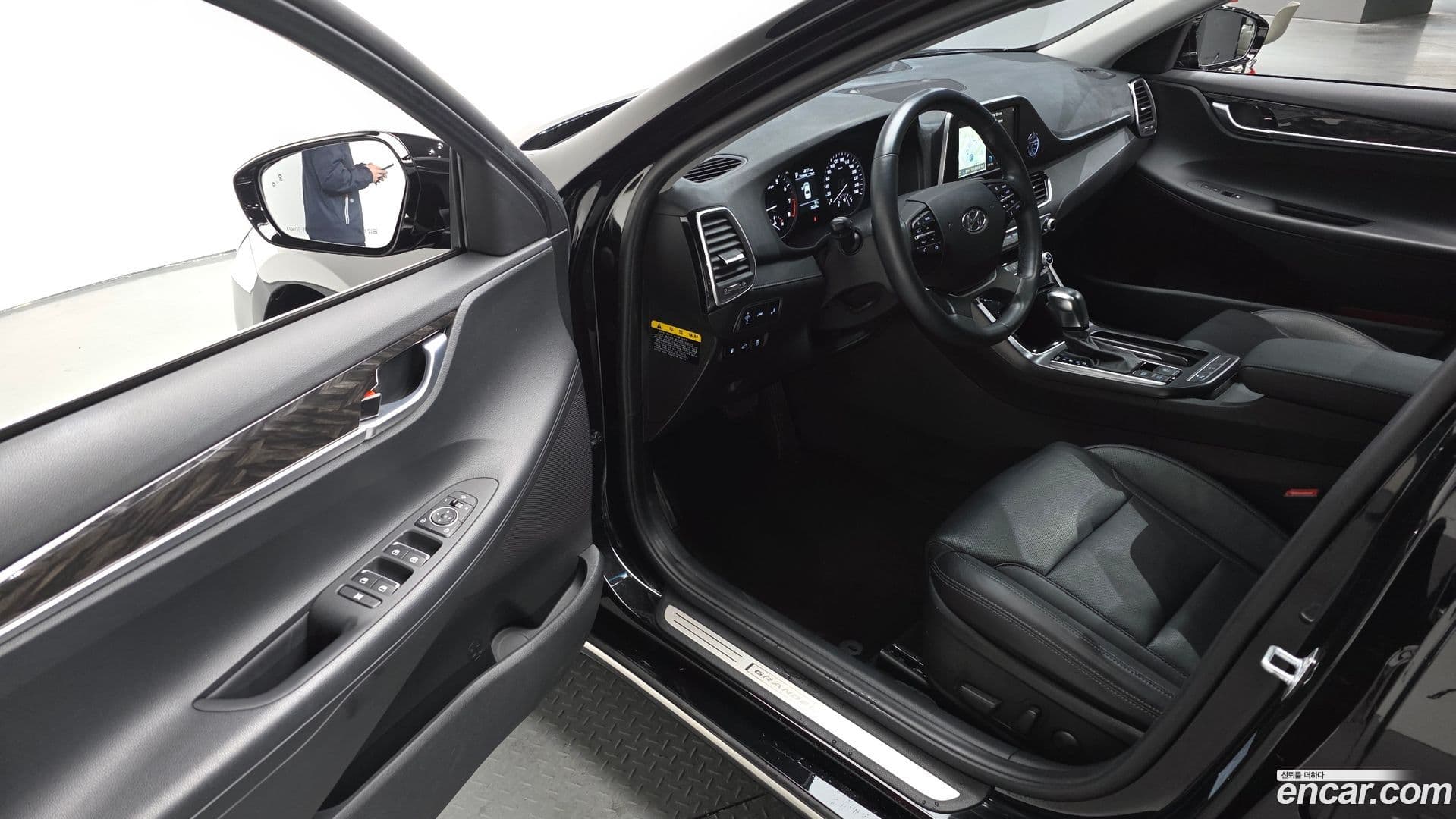 Main__Slider__Photo:Grandeur Hyundai 2018.2-11