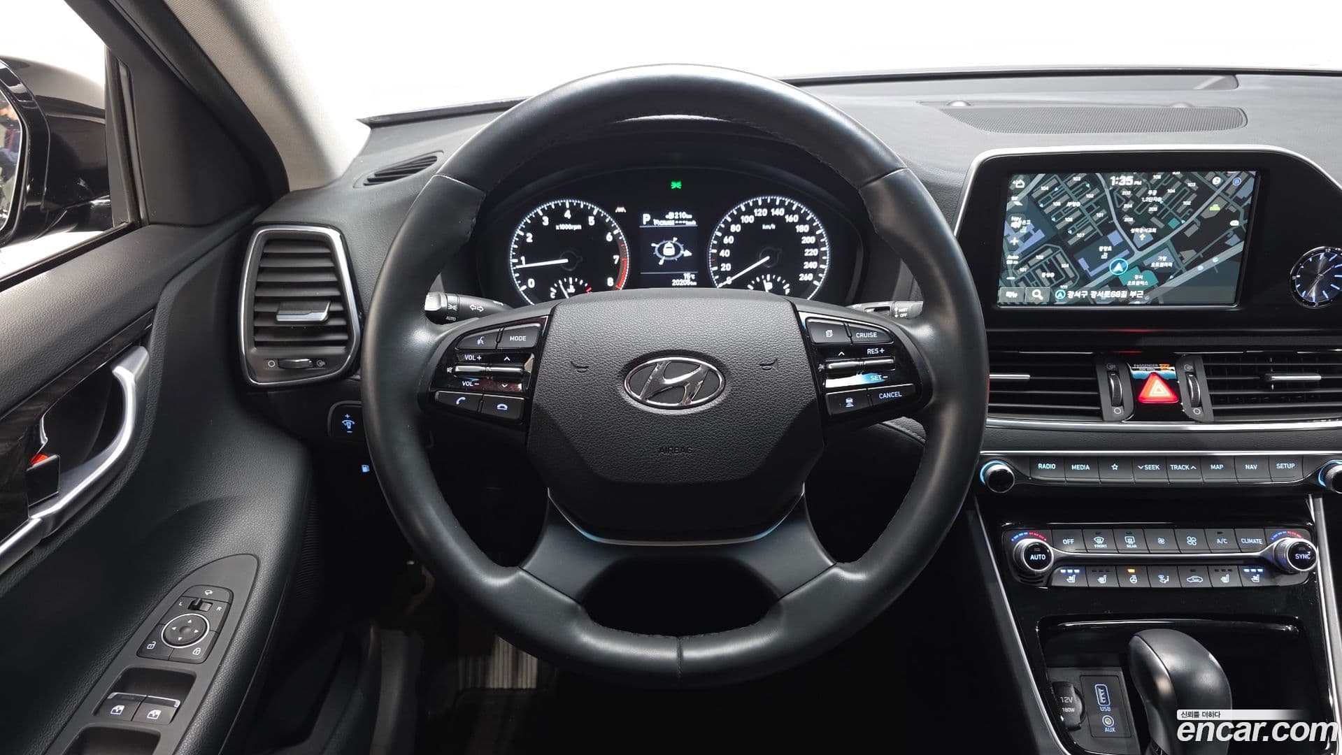 Main__Slider__Photo:Grandeur Hyundai 2018.2-13