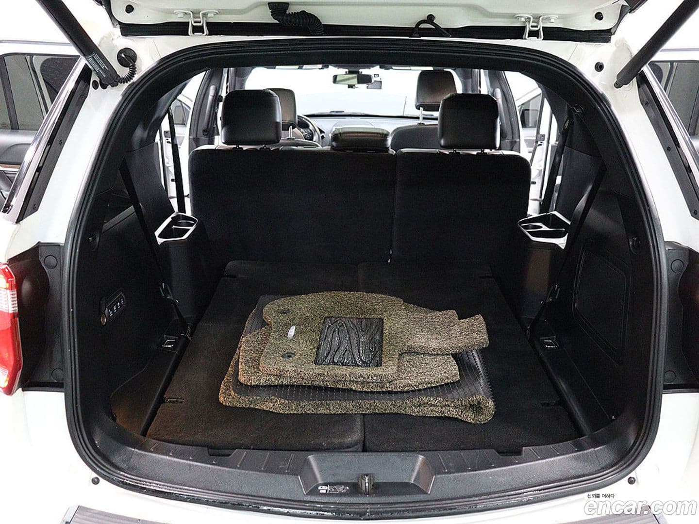 Main__Slider__Photo:Explorer Ford 2018.5-4