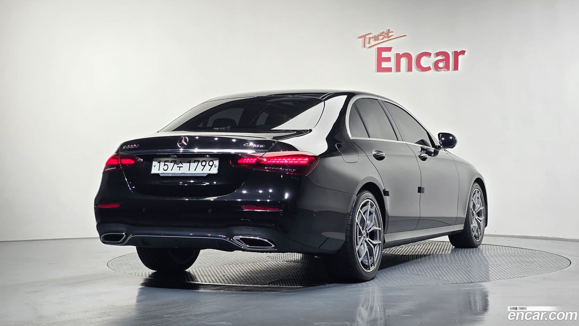 Main__Slider__Photo:E-Class Mercedes-Benz 2020.11-1