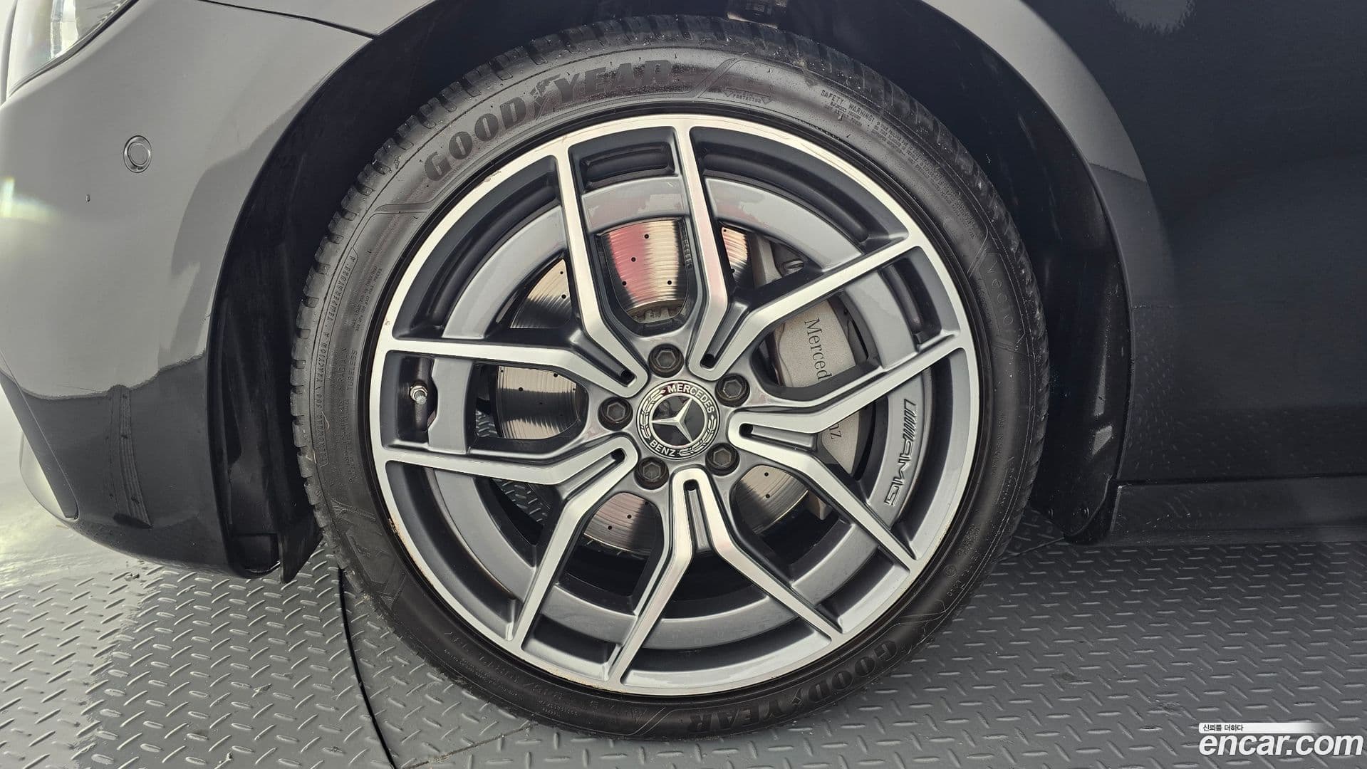 Main__Slider__Photo:E-Class Mercedes-Benz 2020.11-4