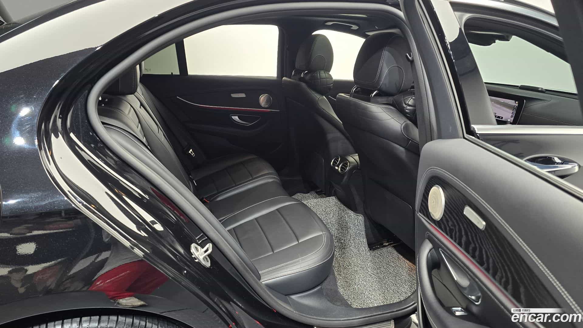 E-Class Mercedes-Benz 2020.11-OPTION-016