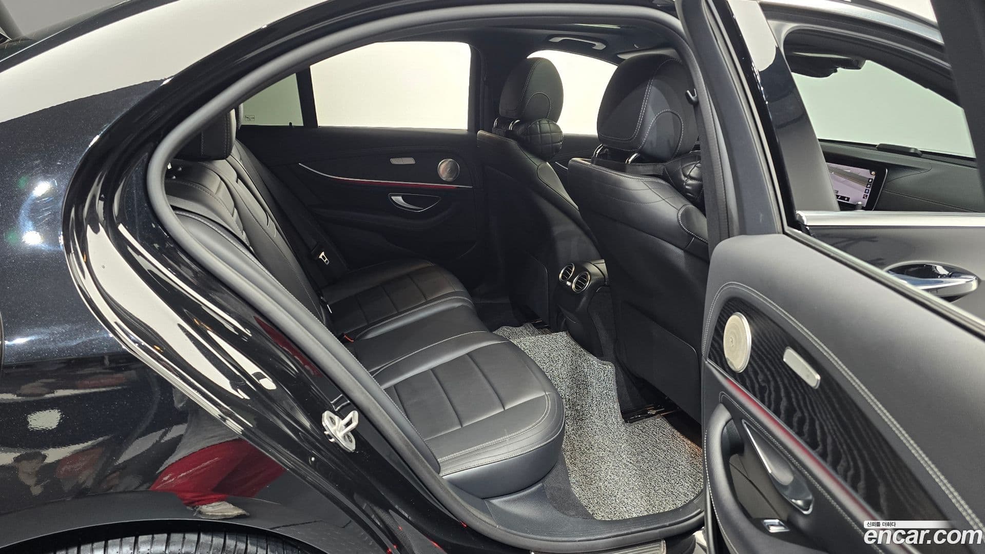 Main__Slider__Photo:E-Class Mercedes-Benz 2020.11-11