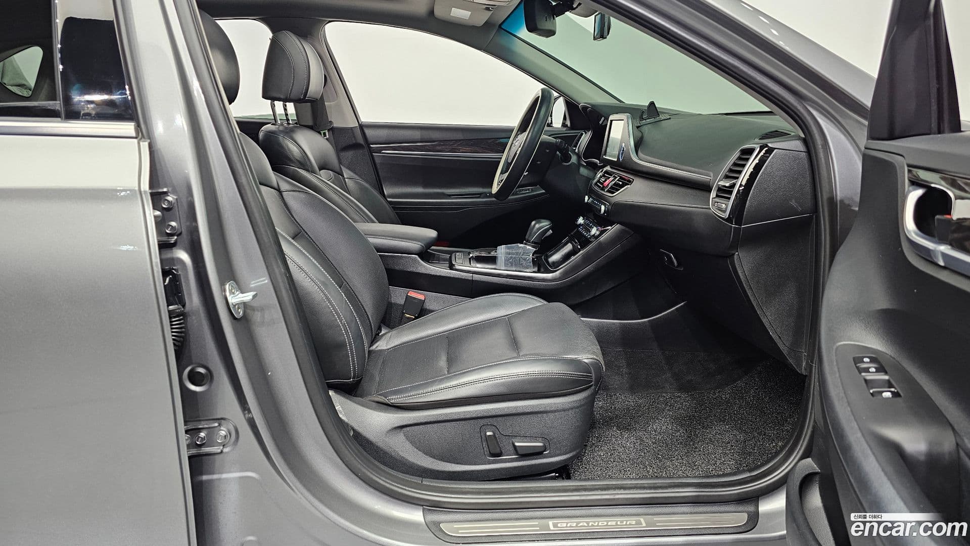 Main__Slider__Photo:Grandeur Hyundai 2017.2-10