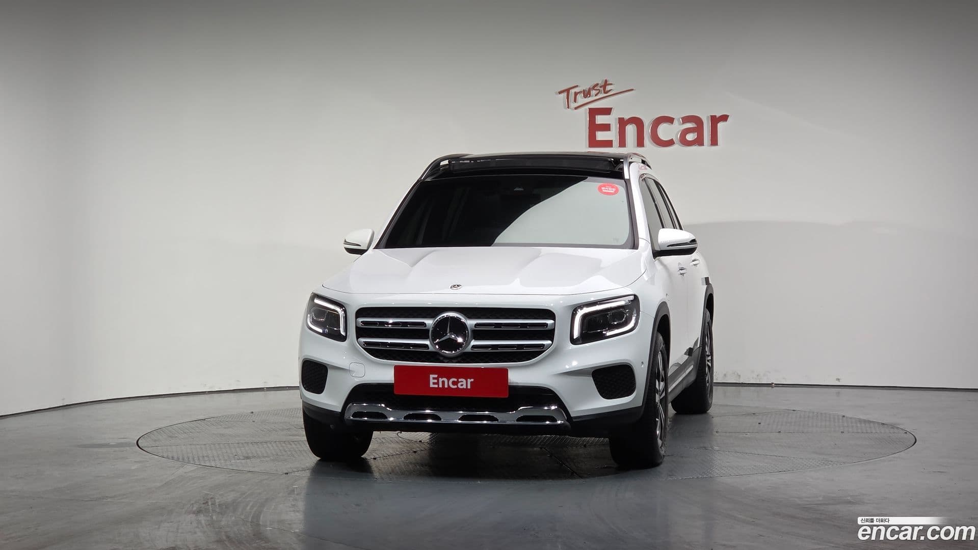 Main__Slider__Photo:GLB-Class Mercedes-Benz 2021.1-2