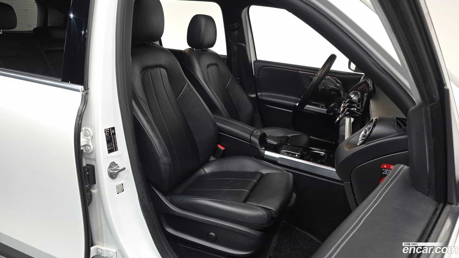 GLB-Class Mercedes-Benz 2021.1-INNER-010