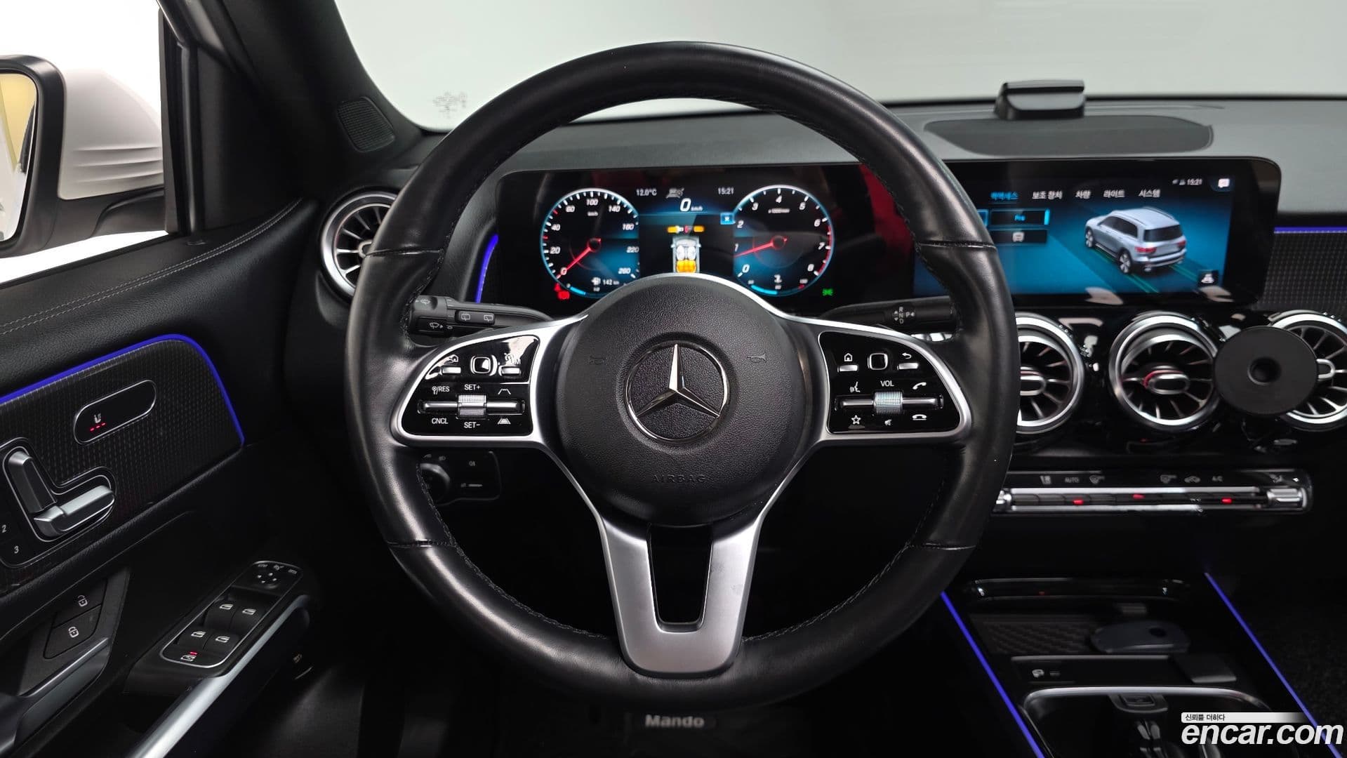 Main__Slider__Photo:GLB-Class Mercedes-Benz 2021.1-12