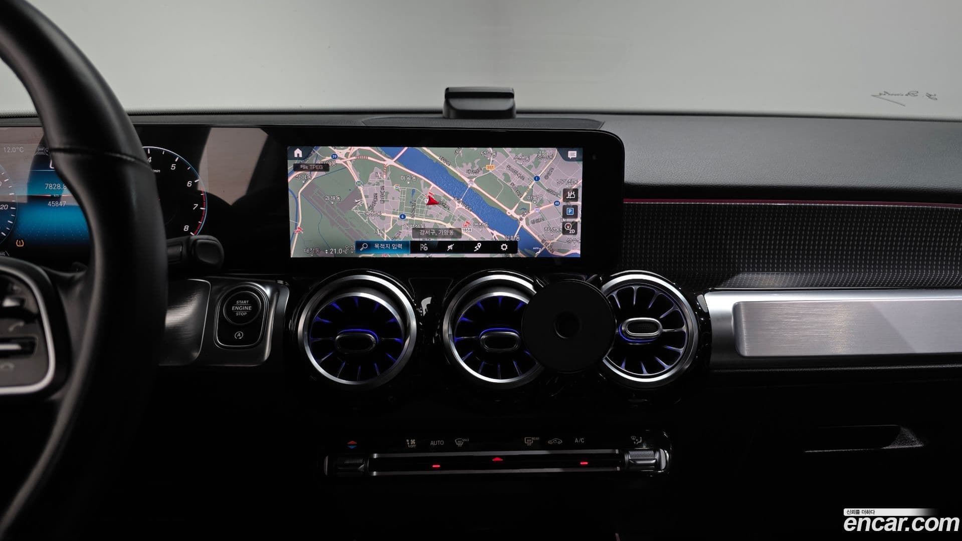 Main__Slider__Photo:GLB-Class Mercedes-Benz 2021.1-13