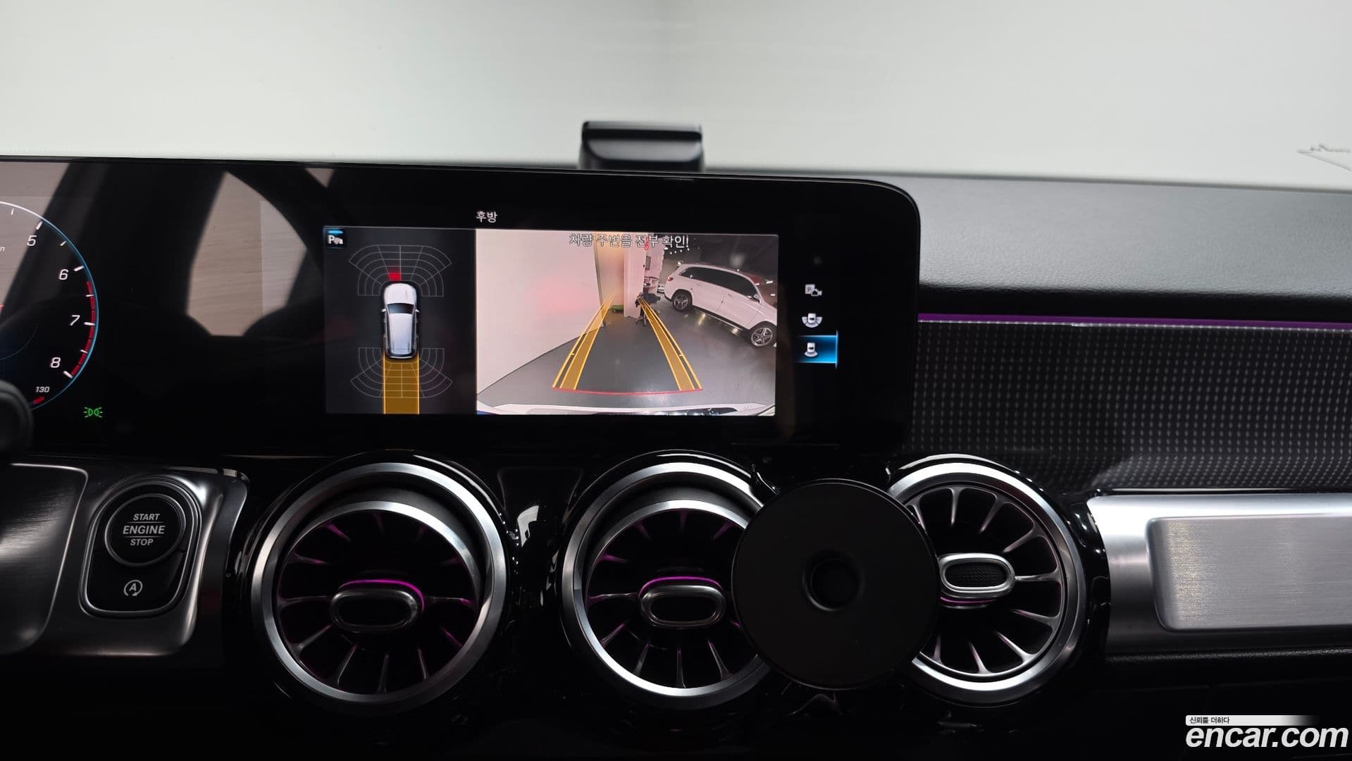 Main__Slider__Photo:GLB-Class Mercedes-Benz 2021.1-14