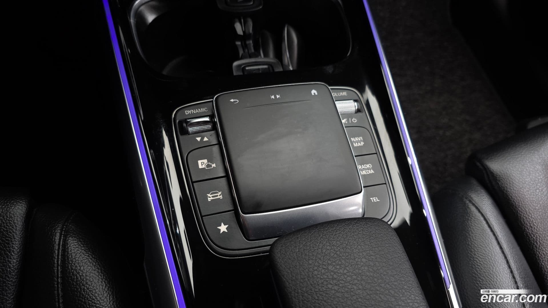 Main__Slider__Photo:GLB-Class Mercedes-Benz 2021.1-15