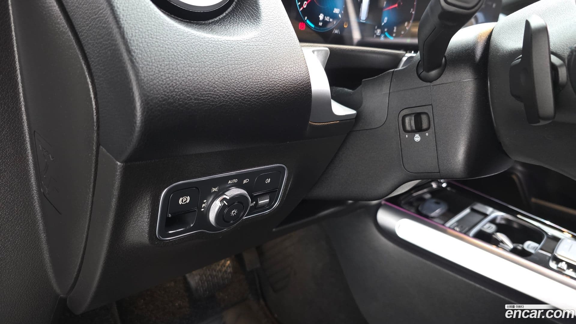 Main__Slider__Photo:GLB-Class Mercedes-Benz 2021.1-16