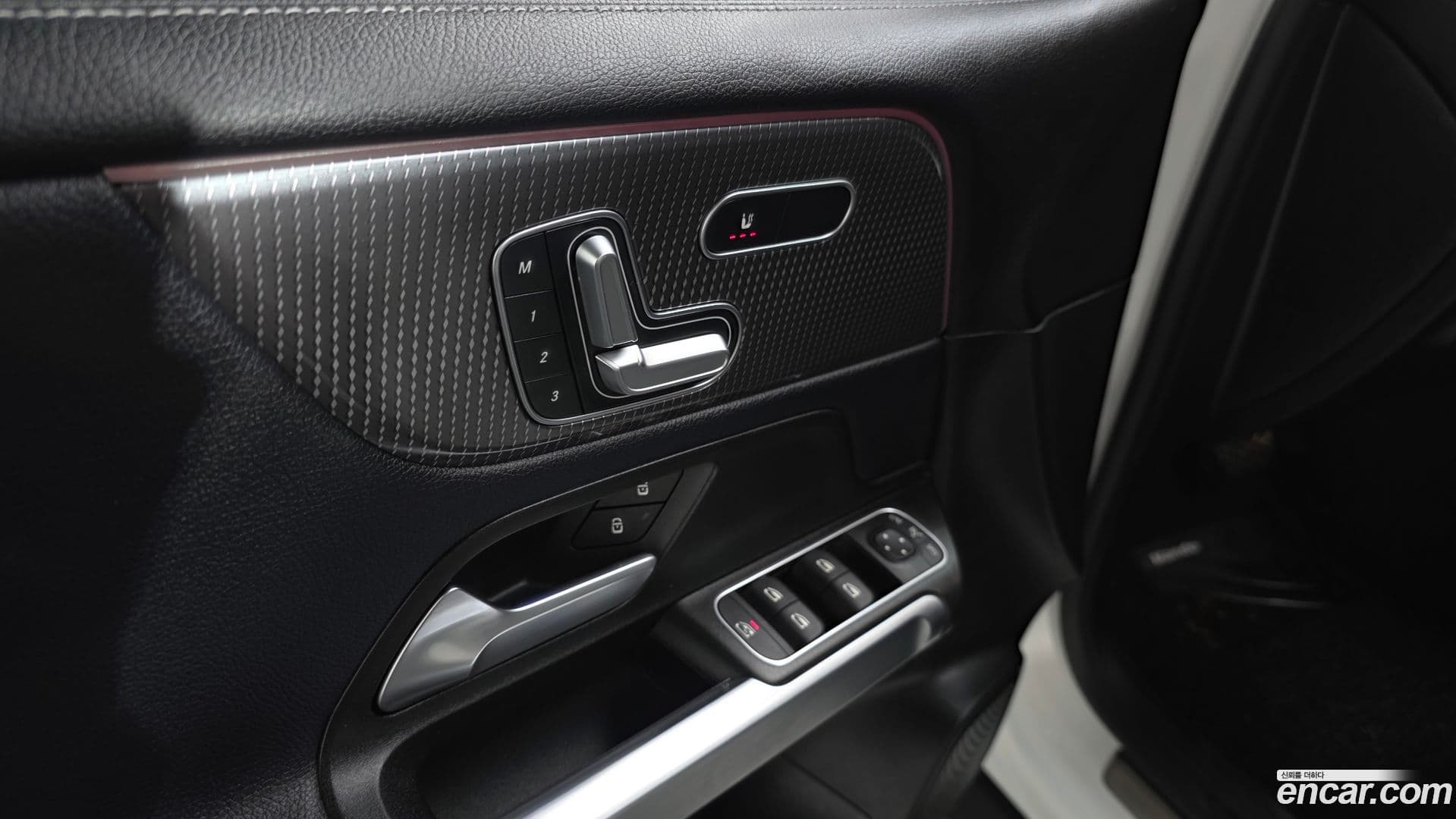 Main__Slider__Photo:GLB-Class Mercedes-Benz 2021.1-17