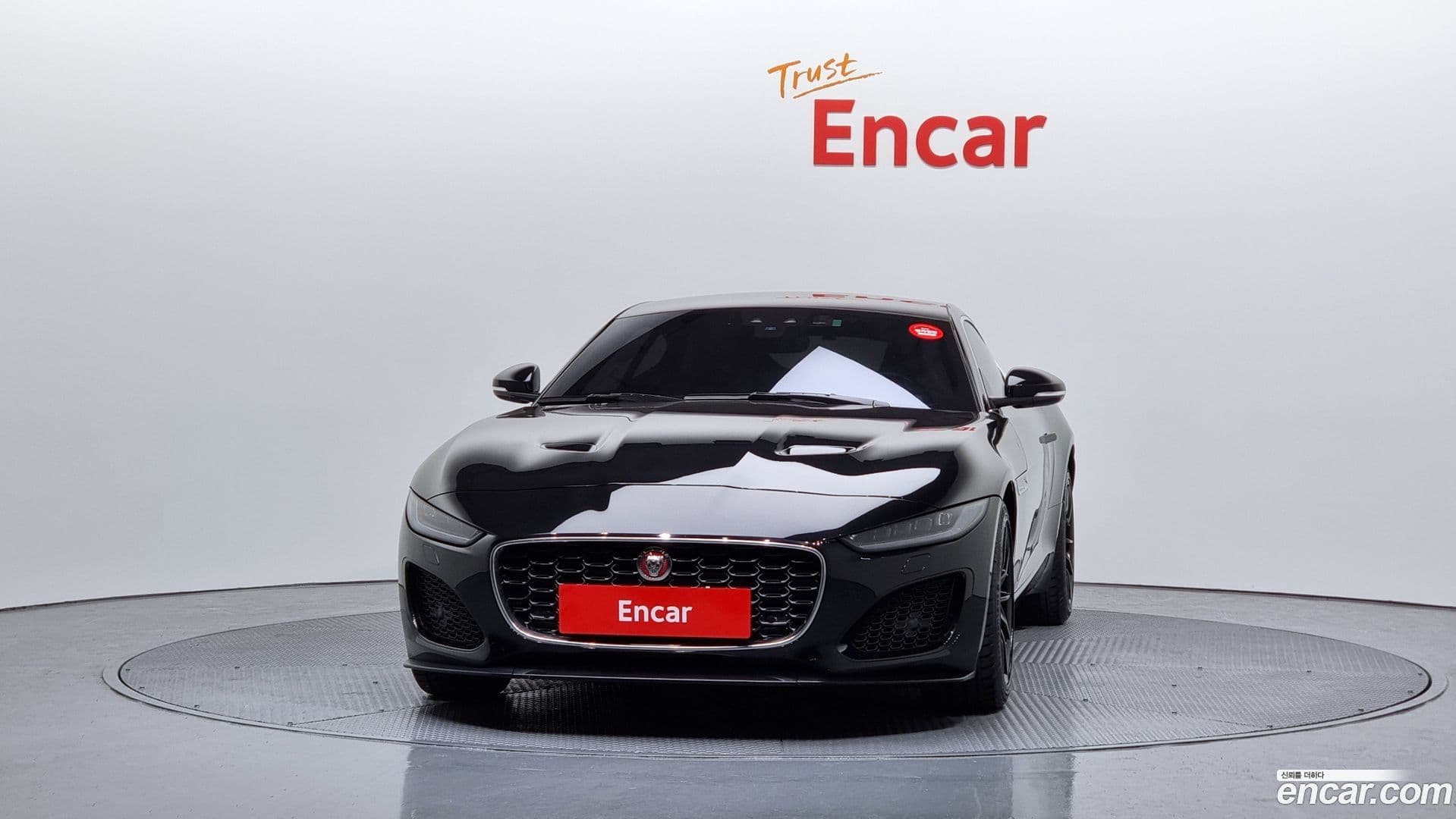 Main__Slider__Photo:F-TYPE Jaguar 2023.4-2