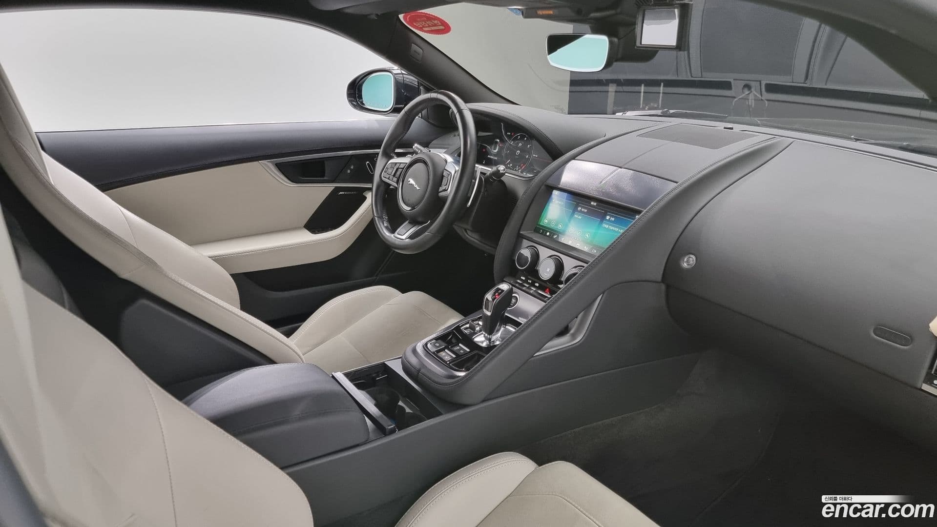 Main__Slider__Photo:F-TYPE Jaguar 2023.4-6