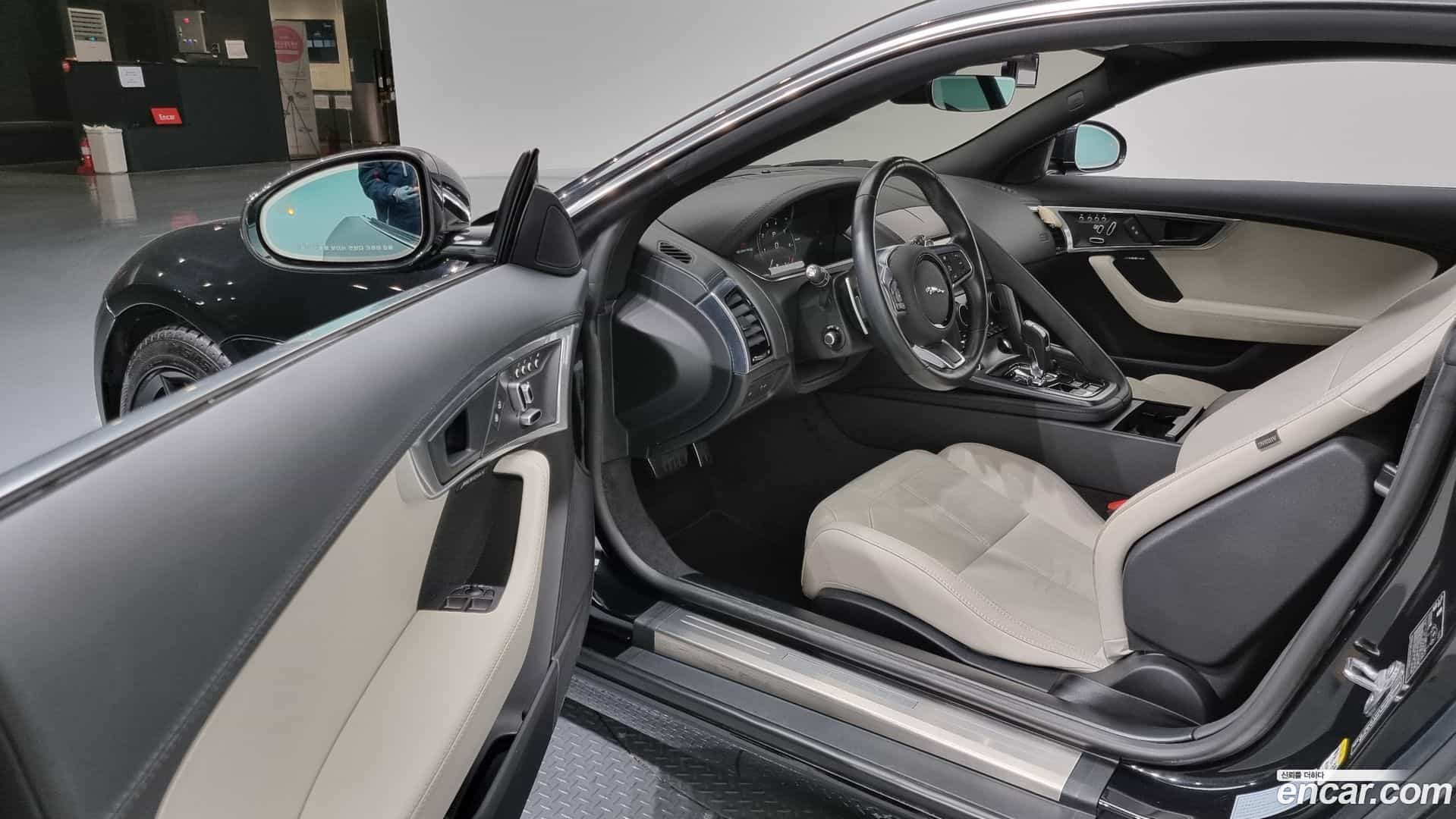 F-TYPE Jaguar 2023.4-INNER-010